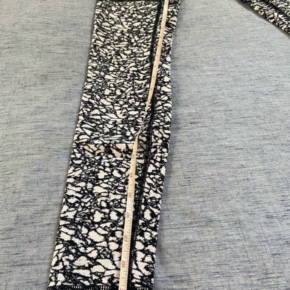 EUC LuluLemon wunderunder compression run tight - Picture 5 of 7